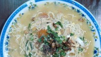 Mie godog paling nikmat disantap malam hari karena kuah kaldunya bisa menghangatkan. Kamu bisa mencicipi seporsi mei godog lezat di Bakmi Jogja Mas Gundul yang berlokasi di Ciputat ataupun Depok. Harga seporsi mie godog ini adalah Rp 22 ribu - Rp 27 ribu. Foto: Instagram @bakmijogja_masgundul