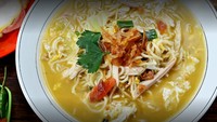 Mie godog yang bisa kamu temui di kawasan Depok ini salah satu tempat makan yang terkenal. Adalah Bakmi Jogja Mbah Djono yang setiap harinya buka pada pukul 16.00 WIB. Mie godog di sini juga ditawarkan denga harga terjangkau yaitu Rp 20 ribu per porsi. Campurannya ada ayam suwir, telur, dan sayuran. Foto: Instagram @bakmijogja_mbahdjono