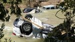 Diterjang Banjir, Mobil-mobil Ini Ringsek Hingga Nungging