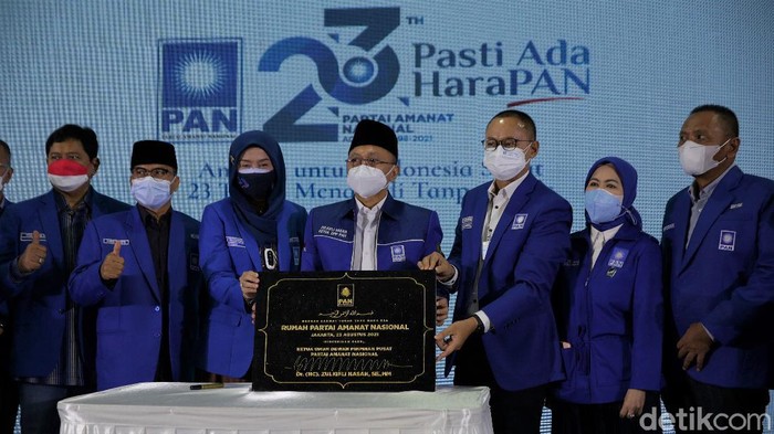 Sejumlah tokoh hadiri perayaan HUT ke-23 PAN. Presiden Joko Widodo pun turut hadir secara virtual mengucapkan selamat ulang tahun untuk PAN.