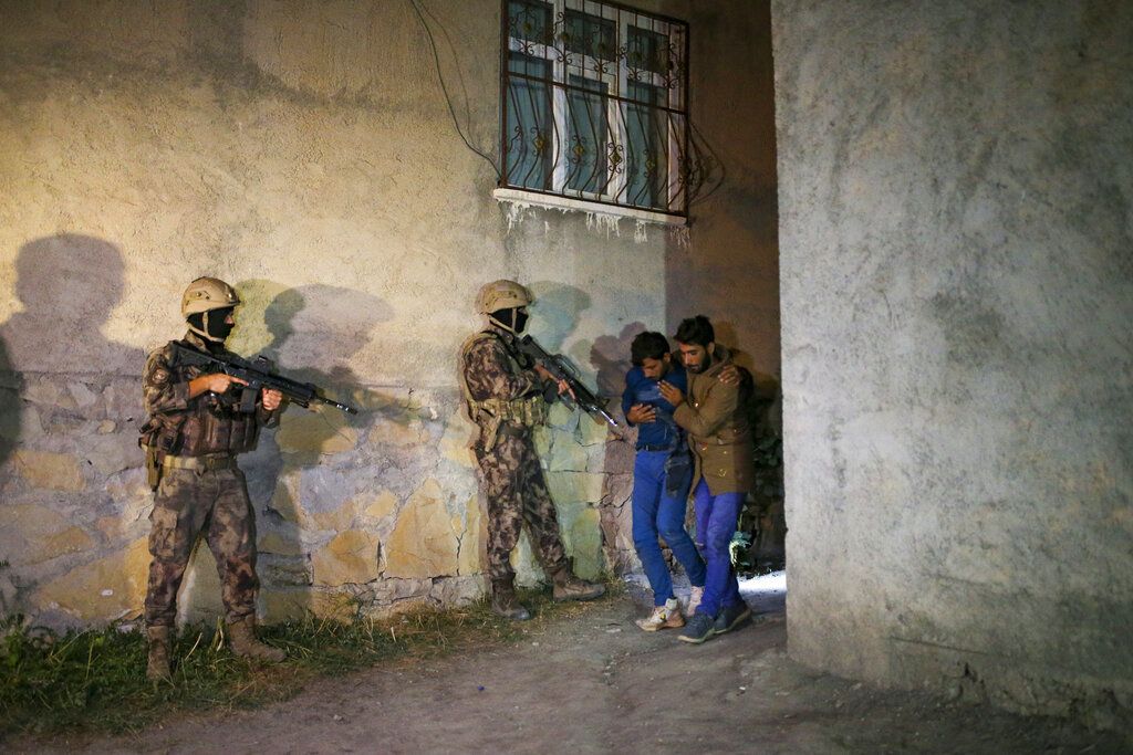 Berkuasanya Taliban di Afghanistan picu gelombang migrasi warga yang mencari suaka di negara lain. Perbatasan Turki pun dijaga ketat guna bendung arus migrasi.