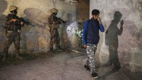 Oleh karena itu, guna membendung arus migrasi baru-baru ini, terutama yang datang dari Afghanistan dan menghentikan operasi perdagangan manusia di daerah perbatasan, area perbatasan Turki dijaga ketat oleh para tentara.