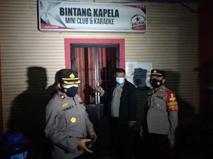Nekat Buka saat PPKM, 4 Kafe-Tempat Karaoke di Jaktim Disegel Aparat