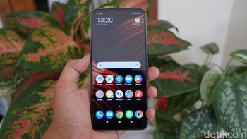 Poco X3 GT dijual dengan harga Rp 4.399.000 untuk varian 8GB/128GB dan Rp 4.799.000 untuk varian 8GB/256GB. Harga perkenalan selama pre-order adalah Rp 4.199.000 untuk varian 8GB/128GB dan Rp 4.599.000 untuk varian 8GB/256GB. Foto: detikINET/Anggoro Suryo Jati