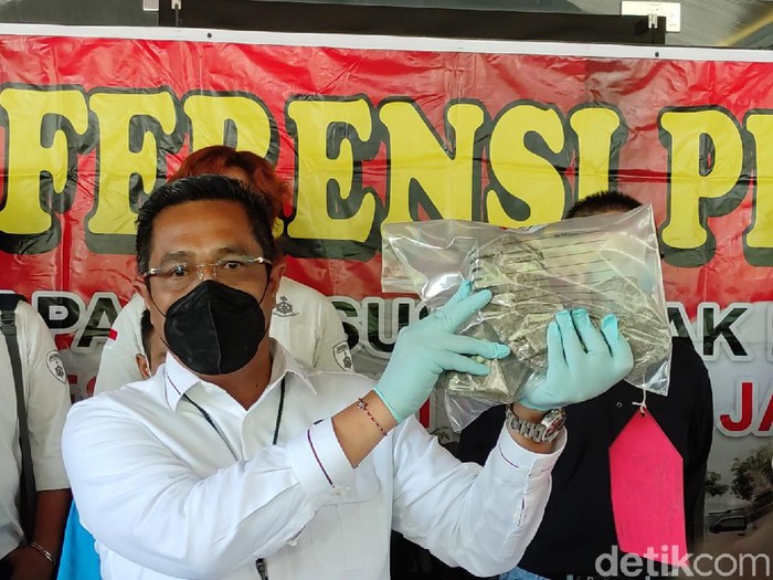 Polda Jateng jumpa pers kasus teror lempar batu di jalur Pantura, Senin (23/8/2021).