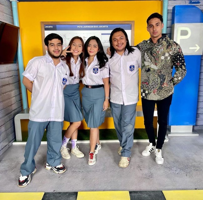 Rachel Vennya dan Salim Nauderer sendiri diketahui sempat terlibat dalam produksi sinetron yang sama. Salim Nauderer memiliki darah keturunan Jerman dan Lombok Timur.  Foto: Instagram