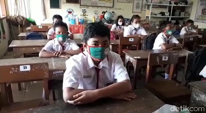 Sekolah tatap muka di SDN Ngotet Rembang, Senin (23/8/2021).