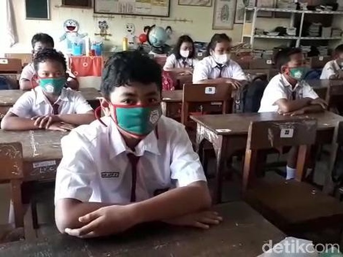 Sekolah tatap muka di SDN Ngotet Rembang, Senin (23/8/2021).