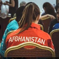 Shabnam sendiri telah mengungsi dari Afghanistan ke Denmark ketika berusia enam tahun. Meski begitu, wanita 25 tahun ini tetap ingin berkontribusi pada tanah kelahirannya dengan mengajarkan anak-anak pengungsi main bola hingga membantu orang-orang di sana menyuarakan kondisi mereka. Shabnam sempat ditawari masuk timnas Denmark tapi lebih memilih Afghanistan. Foto: Instagram @shabnam_mobarez