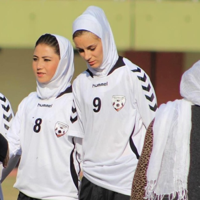 Mereka berjuang untuk memberdayai wanita di Afghanistan, kami mencoba menggunakan sepak bola sebagai alat untuk memberi wanita suara baru dan membuat mereka memperjuangkan hak-hak mereka tapi sekarang sepertinya bola menjadi sesuatu yang membahayakan mereka dan berpotensi membunuh mereka, yang mana menyakitkan hati, Foto: Instagram @shabnam_mobarez