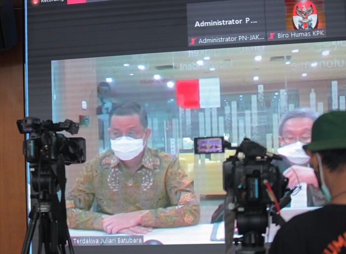SIDANG VONIS JULIARI BATUBARA Terdakwa mantan Menteri Sosial Juliari Batubara menjalani sidang pembacaan vonis kasus korupsi Bantuan Sosial (Bansos) COVID-19 secara virtual di gedung PN Tipikor Jakarta, Senin (23/8/2021). ANTARA FOTO/Reno Esnir/wsj. *** Local Caption ***
