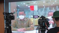 Hakim juga meminta Juliari membayar uang pengganti Rp 14,5 miliar. Selain itu hakim juga menjatuhkan pencabutan hak politik untuk dipilih selama 4 tahun. Pencabutan hak politik berlaku setelah Juliari menjalani masa pidana pokoknya.