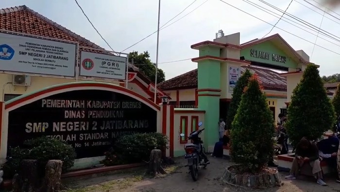 SMP Negeri 2 Jatibarang Brebes yang masih belum mengadakan sekolah tatap muka