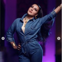 Kini tidak lama setelah Ahmed Saad mengunggah foto pernikahannya dengan Alia, Somaya mengunggah foto di Twitter. Seperti dikutip dari albawaba, dia membuat cuitan yang menampilkan foto dirinya sedang berpose dengan tangan yang mengindikasikan ukuran. Netizen ramai menyebut kalau pose Somaya El-Khashab itu adalah untuk meledek ukuran alat kelamin Ahmed. Foto: Instagram