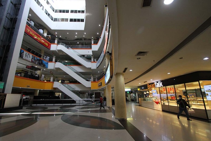 Uji coba scan QRcode aplikasi Peduli Lindungi dilakukan di Solo Grand Mall (SGM). Simulasi ini untuk mengedukasi warga tentang tata cara masuk mal di Solo.