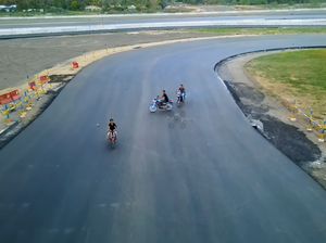Aksi Pilot Drone Bubarkan Pemotor RX King yang Masuk Sirkuit Mandalika