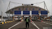 Dan menghubungkan konektivitas Kawasan Ekonomi Khusus Marunda dan menunjang akses Pelabuhan Tanjung Priok.