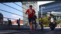 Atlet triathlon asal  Australia Cameron Wurf  saat lari marathon 42,2km dalam ajang triathlon Ironman di Kopenhagen (22/8). Wurf membutuhkan waktu 2 jam 49 menit dan 37 detik untuk menyelesaikan marathon. (Photo by Joern Pollex/Getty Images for IRONMAN)