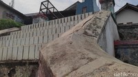 Sudah dibangun puluhan tahun, tugu ini jarang mendapat perawatan. Bahkan terkesan terbengkalai karena minimnya perhatian dari pemerintah setempat. 