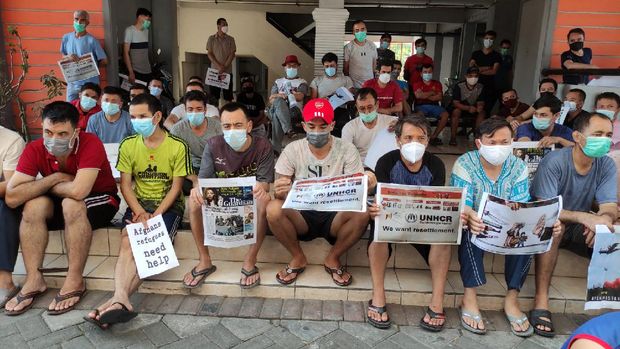 150 Pengungsi Afghanistan yang sudah bermukim lama di Sidoarjo, melakukan aksi damai di Rusunawa Puspa Agro Desa Jemundo, Taman