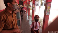 Berdasarkan Imendagri pada PPKM level 4, PTM (Pembelajaran Tatap Muka) tak bisa digelar mengingat penyebaran kasus COVID-19 sangat mengkhawatirkan di daerah tersebut. Pembelajaran pun kembali dilakukan jarak jauh atau digelar secara daring.   