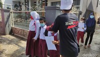 Informasi yang dihimpun tatap muka sudah digelar mulai kemarin, sebab sebelumnya Cianjur masih berada di level 3 dan diperbolehkan untuk menggelar sekkolah tatap muka.   