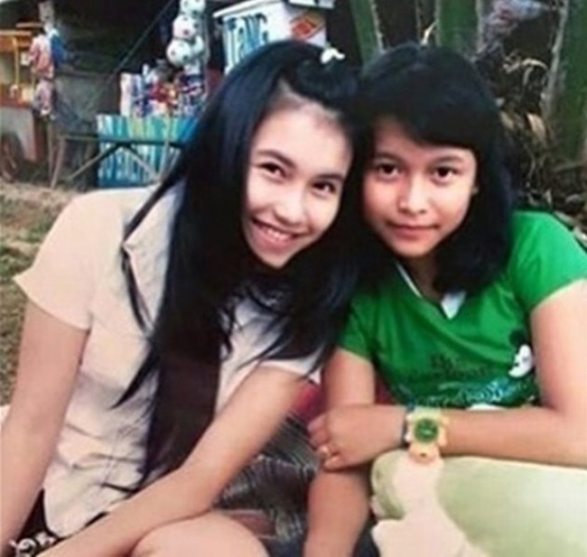 Sang ayah pun kemudian mendatangi sekolahnya dan membela Ayu Ting Ting. Ayu Ting Ting sendiri diketahui bersekolah di SMA Negeri 2 Depok. Sama seperti teman-teman seusianya, Ayu Ting Ting juga memiliki geng pertemanan saat SMA. Foto: Instagram/@ayutingting92