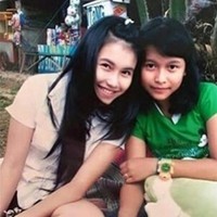 Sang ayah pun kemudian mendatangi sekolahnya dan membela Ayu Ting Ting. Ayu Ting Ting sendiri diketahui bersekolah di SMA Negeri 2 Depok. Sama seperti teman-teman seusianya, Ayu Ting Ting juga memiliki geng pertemanan saat SMA. Foto: Instagram/@ayutingting92