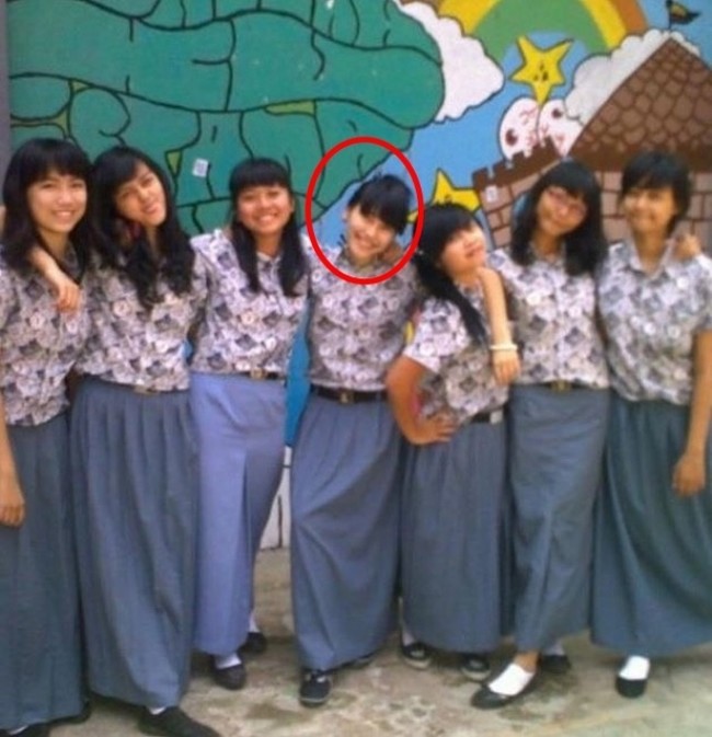 Wajah Ayu Ting Ting sendiri tidak terlihat banyak berubah. Sejak SMA  dirinya memang sudah tampil cantik memukau. Foto: Instagram/@ayutingting92