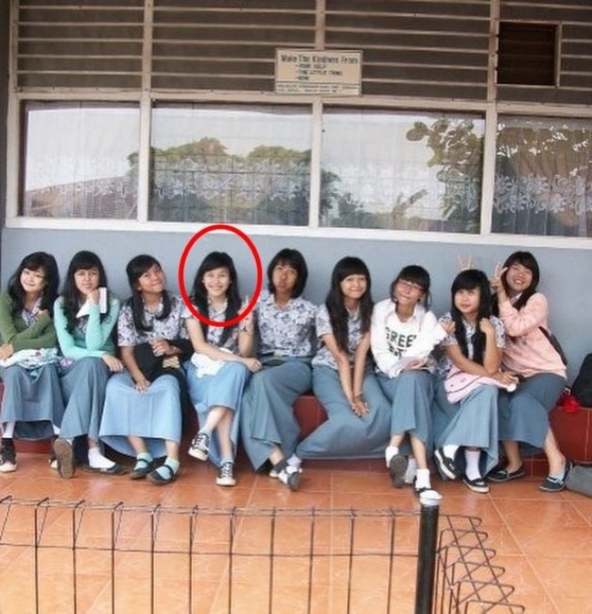 Menurut penuturan Ayu, semasa sekolah dirinya memiliki sahabat yang cukup dekat. Bahkan ada sahabatnya yang masih dekat sampai saat ini. Foto: Instagram/@ayutingting92