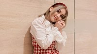 Oleh karena warna rambut barunyn itu, Ayu Ting Ting dijuluki bule Depok. Foto: Instagram Ayu Ting Ting