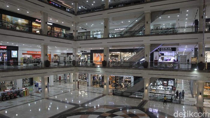 Begini Potret Hari Pertama Uji Coba Pembukaan Mal di Yogyakarta Sejumlah mal di Daerah Istimewa Yogyakarta mulai melakukan uji coba pembukaan di tengah Pemberlakuan Pembatasan Kegiatan Masyarakat (PPKM) level 4.