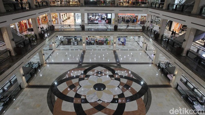 Begini Potret Hari Pertama Uji Coba Pembukaan Mal di Yogyakarta Sejumlah mal di Daerah Istimewa Yogyakarta mulai melakukan uji coba pembukaan di tengah Pemberlakuan Pembatasan Kegiatan Masyarakat (PPKM) level 4.