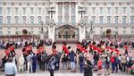 Parade Pergantian Penjaga Istana Buckingham Kembali Digelar
