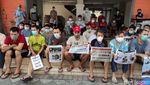 Foto-foto Aksi Damai Ratusan WN Afghanistan di Sidoarjo