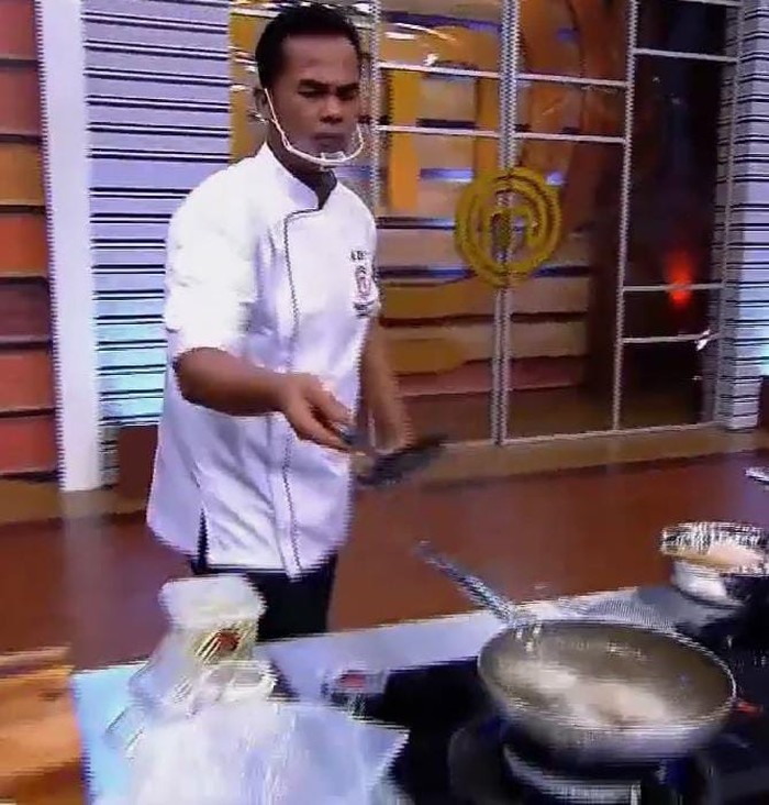 Galeri Foto Lord Adi Gaya Ngopi Lord Adi dan Momennya di Galeri MasterChef
