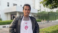 Pemilik nama lengkap Suhaidi Jamaan atau akrab disapa Lord Adi populer saat dirinya bergabung sebagai kontestan MasterChef Indonesia season 8. Gayanya yang sembrono ternyata menarik perhatian para juri dan penonton. Foto: Instagram/adi.mci8