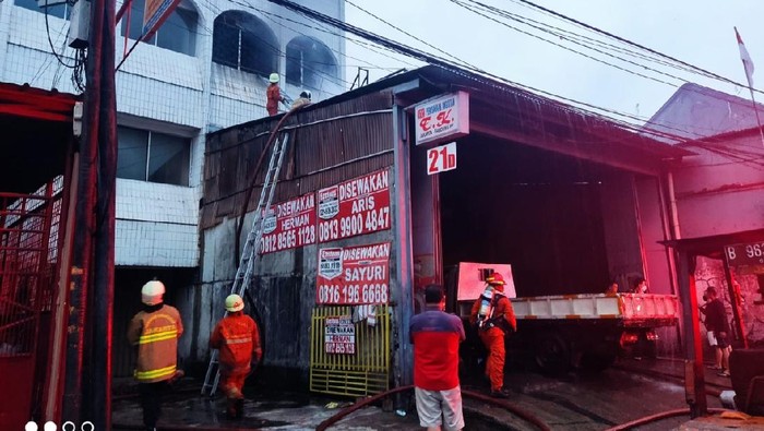 Gudang ekspedisi di Tamansari, Jakarta Barat kebakaran (dok. Damkar Jakbar)