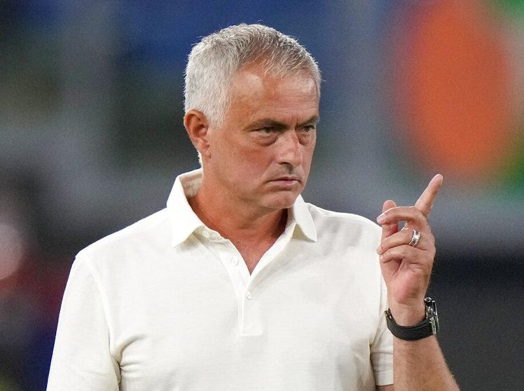Cara Mourinho Ubah Mentalitas AS Roma