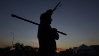 Sekitar 1.000 lebih warga asli bersatu di Brasilia untuk melakukan protes atas penyerobotan tanah adat suku Kayapo.  