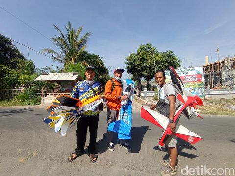 Di tangan Komunitas Airmodeling Probolinggo, styrofoam bisa dijadikan berbagai model pesawat mainan. Bahkan, pesawat mainan tersebut bisa terbang layaknya pesawat sungguhan.