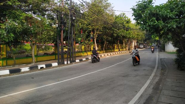 Kondisi Jl Duren Bangka Jakarta Selatan (Jaksel) tanpa truk yang parkir sembarangan pada Selasa (24/8/2021).