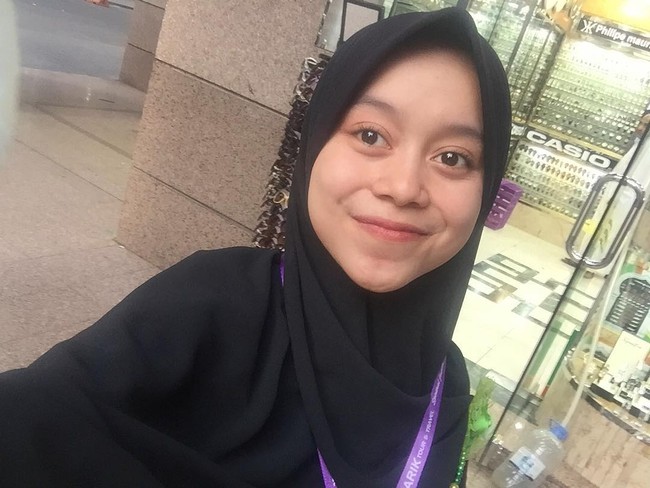 Ia juga diperbincangkan ketika masuk dalam daftar wanita tercantik versi Top Beauty World. Penyanyi dangdut itu bahkan berada di posisi lima besar sebagai pemilik wajah sempurna. Foto: Instagram