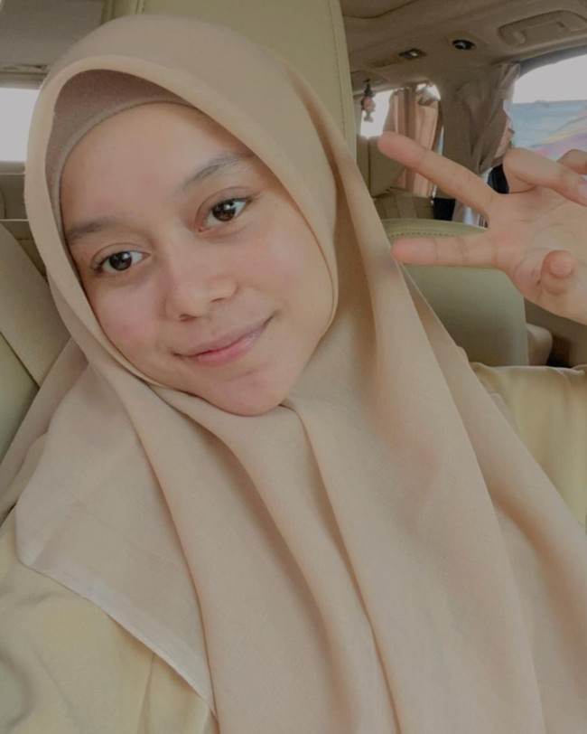 Seperti Dinda Hauw, penampilan wajah Lesti Kejora juga sering jadi perbincangan netizen. Banyak orang menyukai penampilannya yang lugu hingga memuji wajahnya semakin cantik. Foto: Instagram