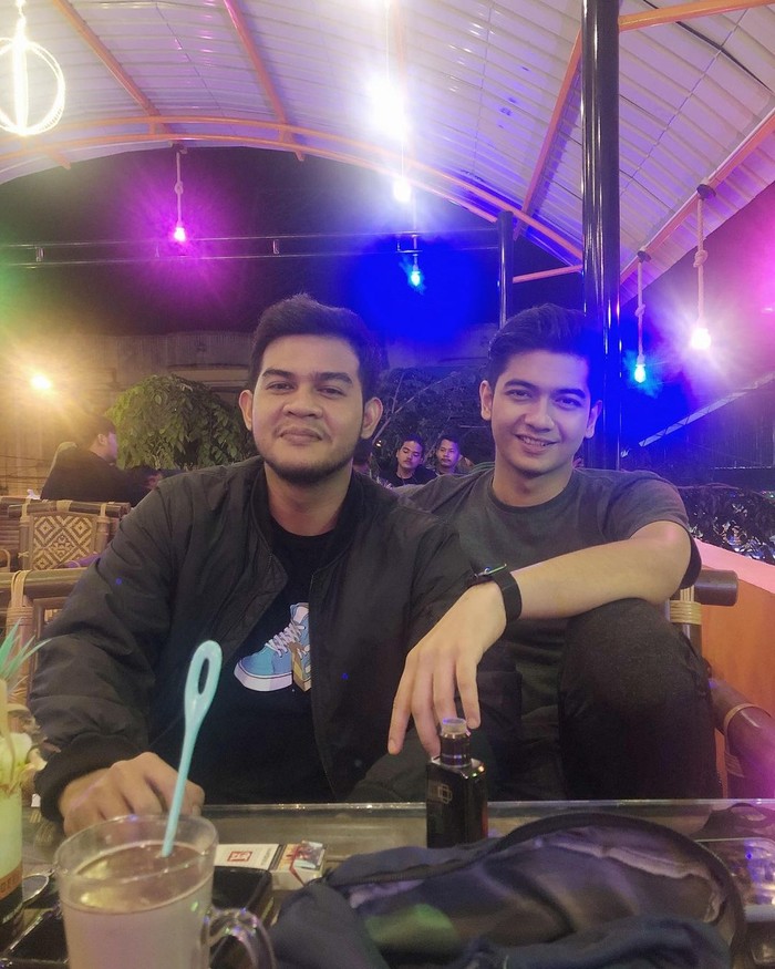 Manisnya Momen Teuku Ryan dan Ria Ricis Saat Makan Mangga Bareng Manisnya Momen Teuku Ryan dan Ria Ricis Saat Makan Mangga Bareng