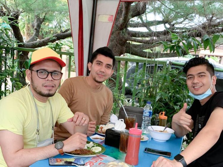 Manisnya Momen Teuku Ryan dan Ria Ricis Saat Makan Mangga Bareng