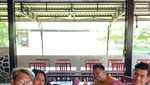 Manisnya Momen Teuku Ryan dan Ria Ricis Saat Makan Mangga Bareng
