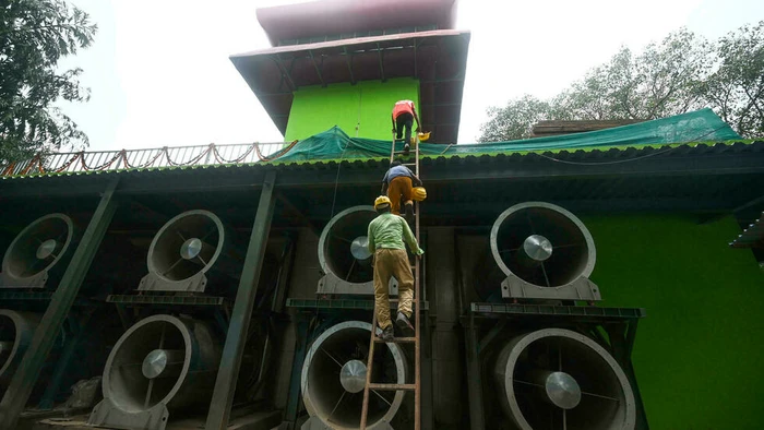 Menara asap di India untuk polusi udara