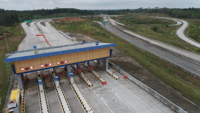 Menengok Tol Balikpapan-Samarinda yang Baru Diresmikan Jokowi Presiden Jokowi didampingi sejumlah pejabat meresmikan Seksi I dan Seksi V Jalan Tol Balikpapan – Samarinda (Balsam). Ini foto-fotonya.