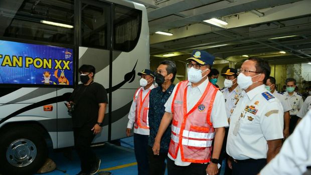 Menhub Lepas Bus untuk PON Papua